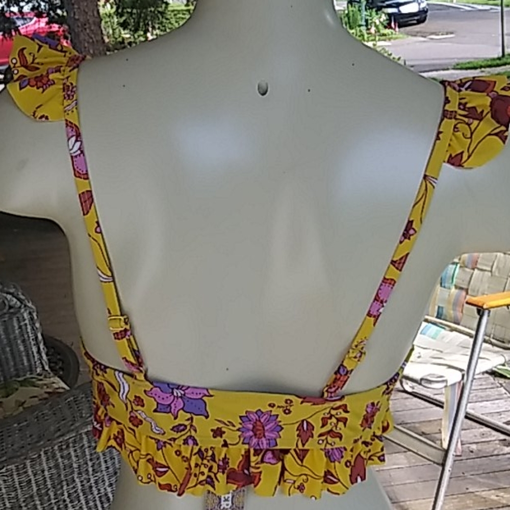 NWT Floral Ruffled Swimsuit Top - Picture 3 of 9